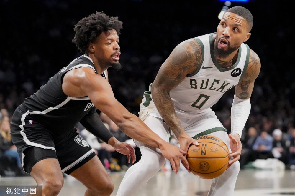 她以悬殊的 她以悬殊的