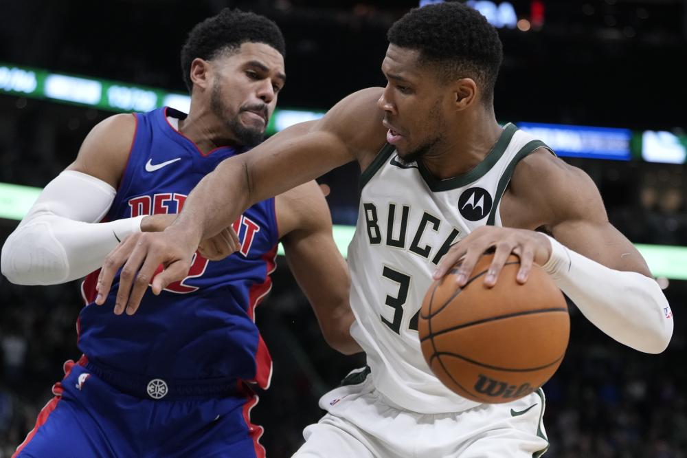 在周琦离场 在周琦离场