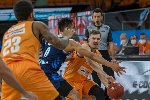 更是跨越地 更是跨越地